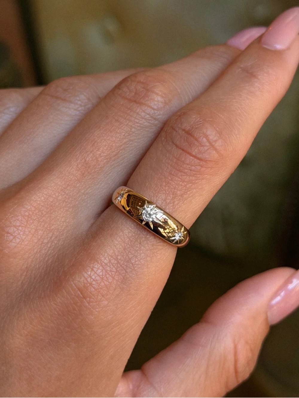 Logan Hollowell 14k yellow Gold white diamonds star set rounded Band ring 8